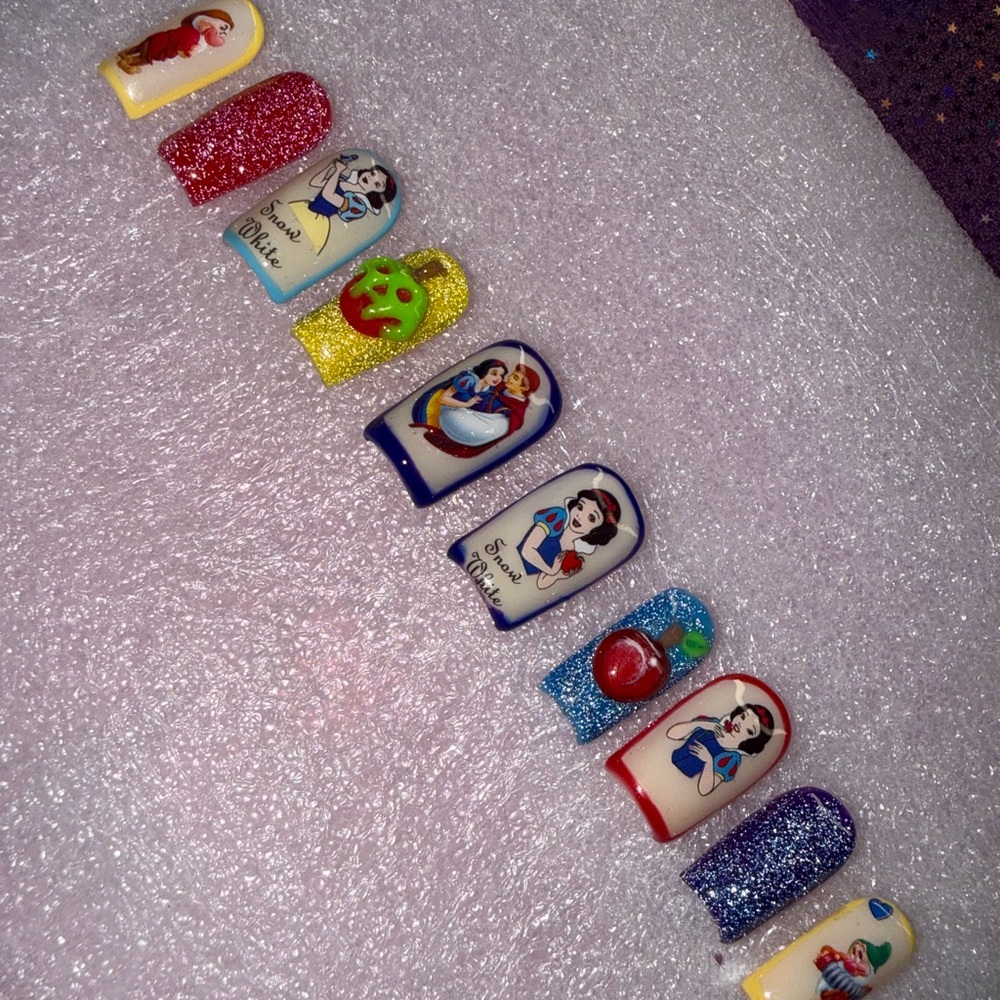 Snow White Themed Nail Art Set